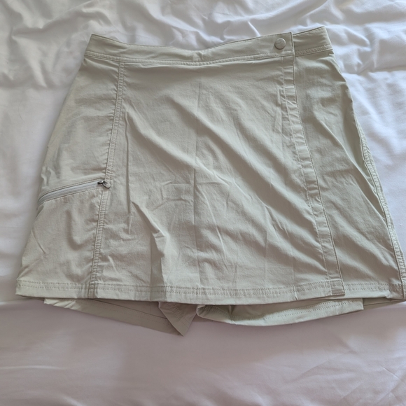 L.L. Bean Women's Skort in Light Gray - Picture 1 of 11